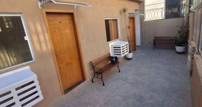 Vista Alegre, Kitnet com 22m, cozinha e banheiro. Toda reformada Reformado