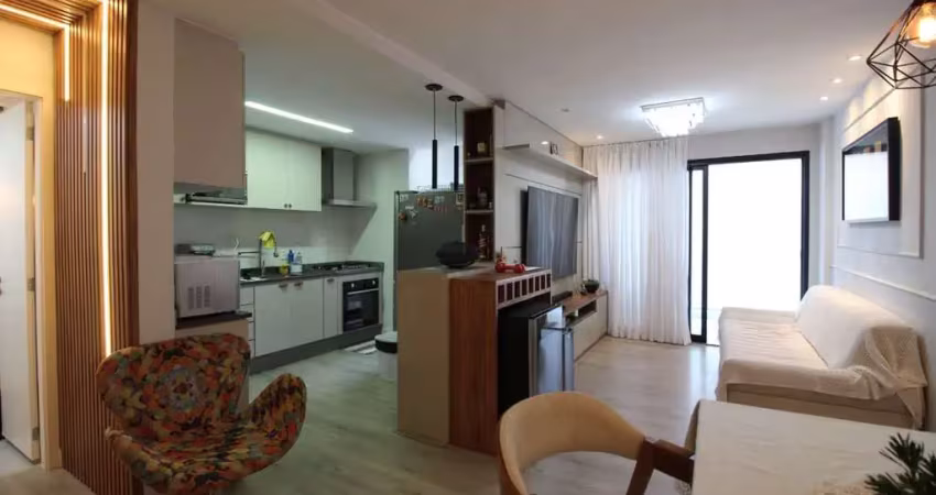 Raro a venda com 112m, 3 quartos sendo 2 suítes. 2 vagas. todo mobiliado.