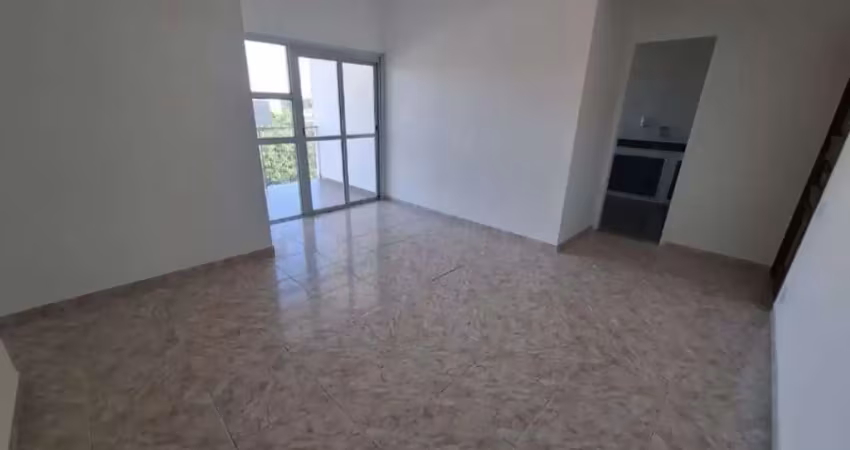 Apartamento a venda com 2 quartos, 2 banheiros, varanda e vaga.  vazio