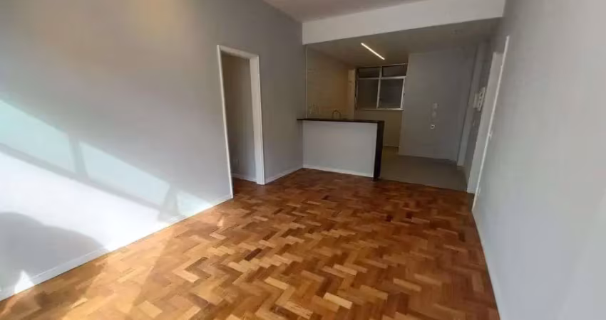 Copacabana com 3 quartos, 1 suíte, 1 vaga. planta generosa com 105m.