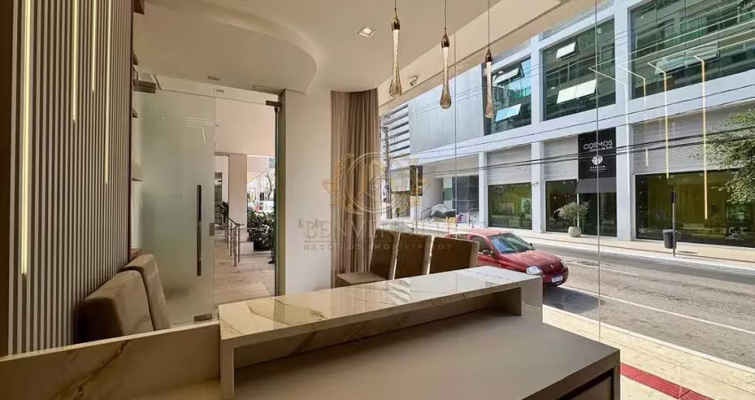 Clínica mobiliada e finamente decorada 107m² 2 wc 1 vaga de garagem na avenida brasil em balneário camboriú - sc