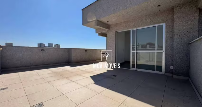 Cobertura de 3 quartos c/ suíte, 4 vagas cobertas e situada em torre única com elevador