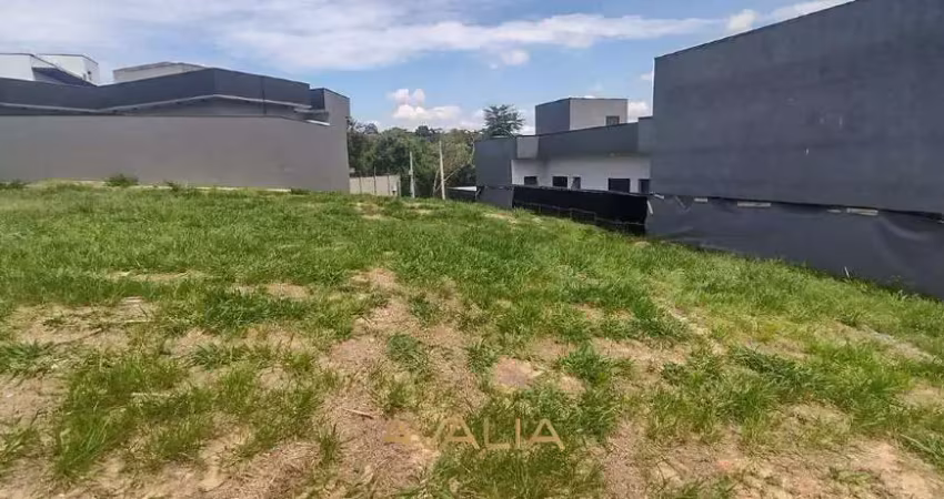Lote diferenciado com saída para duas ruas no condomínio jd. laguna
