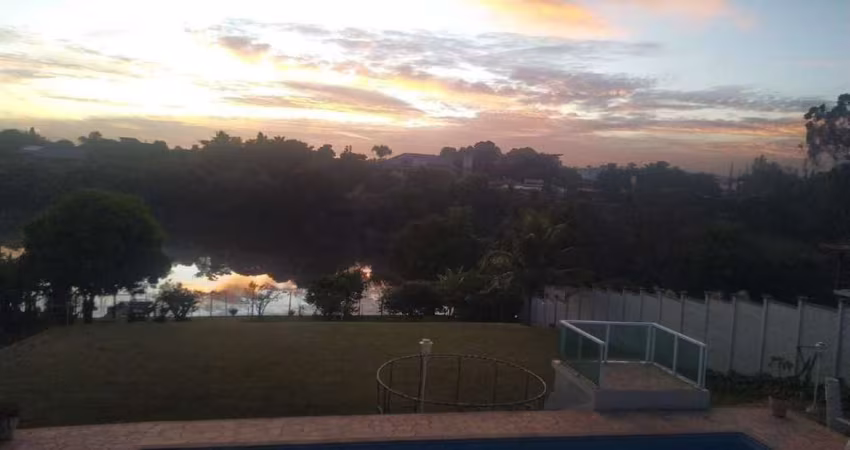 Chácara a venda com vista para o lago no condomínio Colinas do Mosteiro de Itaici - Indaiatuba