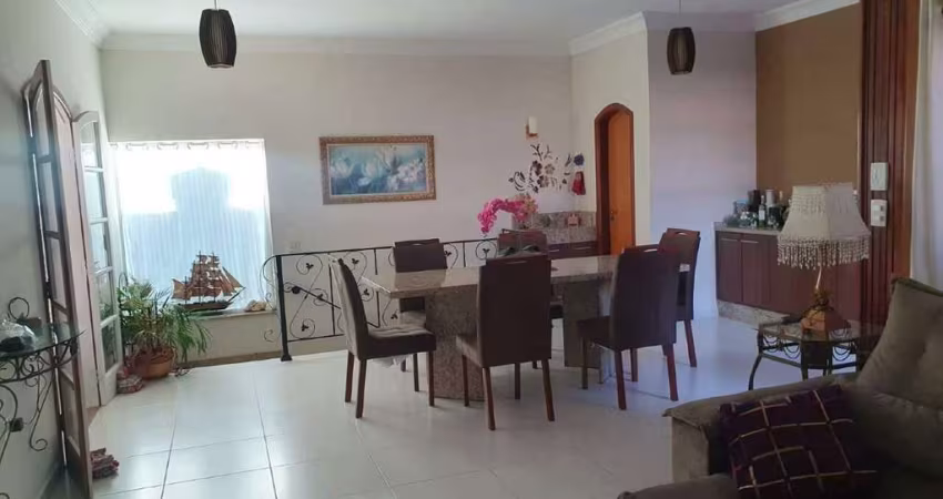 Casa linda no Jd. Aurora em Indaiatuba, com 3 dormitórios, para venda.