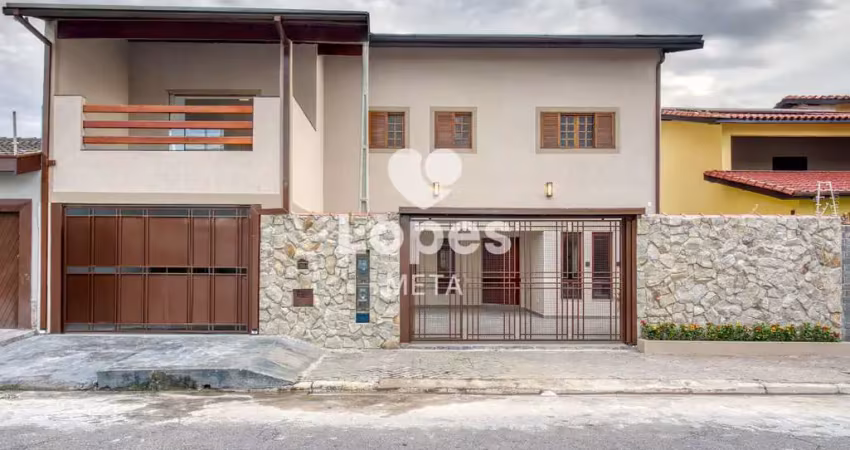 Casa com 7 quartos à venda na Rua Professora Inês Michaela da Silva de Souza, Parque Brasil, Jacareí