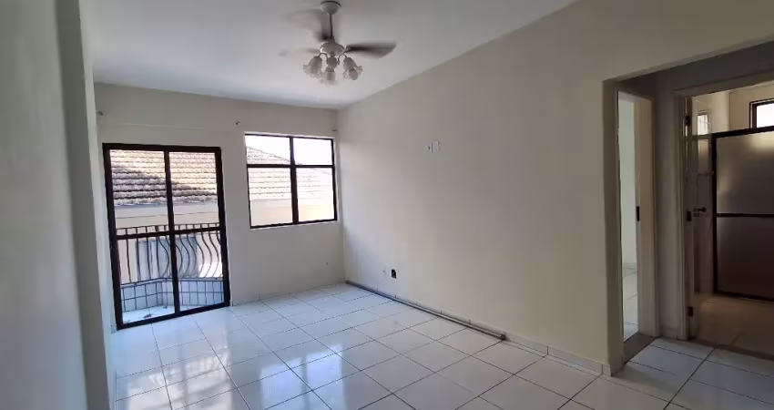 Espaçoso apartamento com 1 dormitório apenas 300 metros do mar