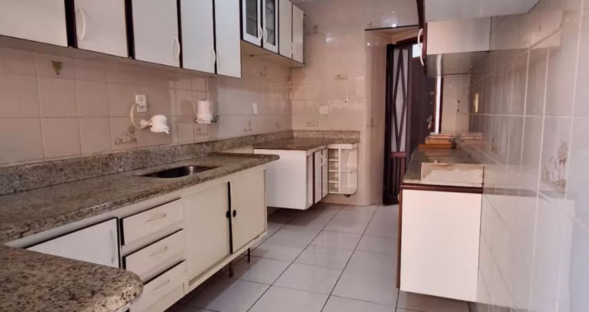 Espaçoso apartamento em excelente localização!