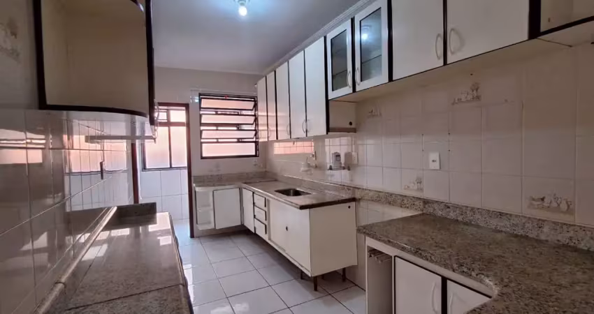 Espaçoso apartamento com 2 dormitórios e 1 suíte em excelente localização!