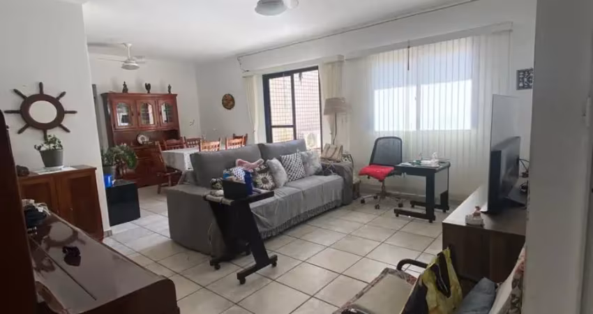 Espaçosa cobertura  semi mobiliada no bairro da aviação  a 200 metros do mar