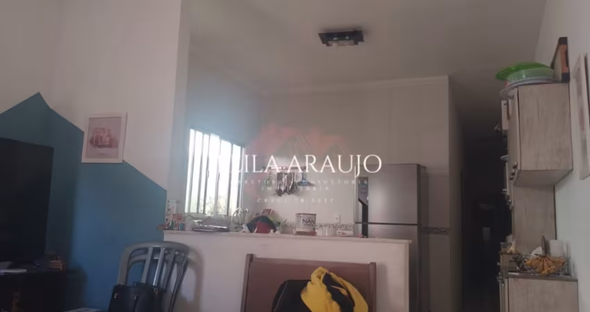 Casa com 3 dormitórios sendo uma suíte com closet, portão automático.