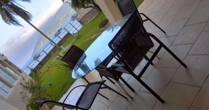 Sobrado com 3 dormitórios à venda, 250 m² por R$ 2.341.000,00 - S F Praia - São Sebastião/SP