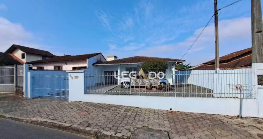 Casa Averbada com 3 dormitórios à venda, 150 m² por R$ 570.000 - Bom Retiro - Joinville/SC