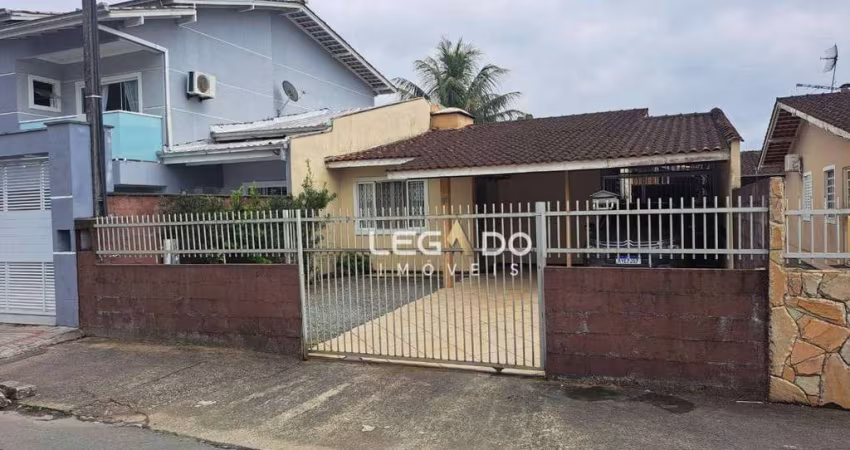 Casa Plana Averbada com 3 dorm. (1 suíte) à venda, 120 m² por R$ 550.000 - Iririú - Joinville/SC