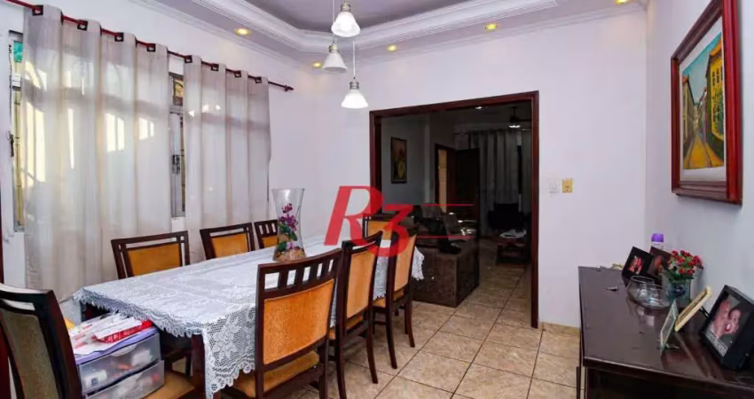 Excelente casa de 3 dormitórios à venda no Bom Retiro em Santos.