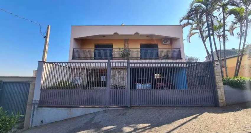 Casa com 3 dormitórios à venda, 307 m² por R$ 750.000,00 - Vila Henrique - Salto/SP