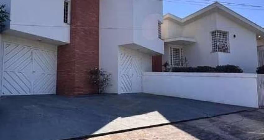 Casa com 3 dormitórios à venda, 238 m² por R$ 1.100.000,00 - Centro - Salto/SP