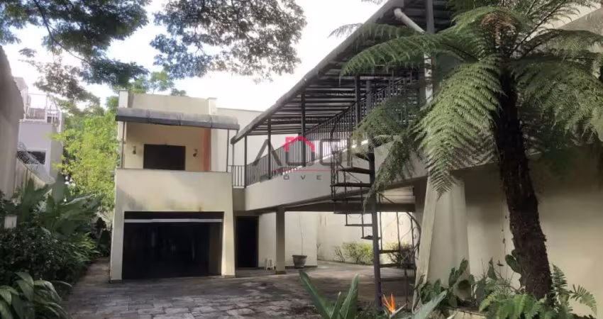 São 718 m² de construção e mais de 1.500 m² de terreno !!!!