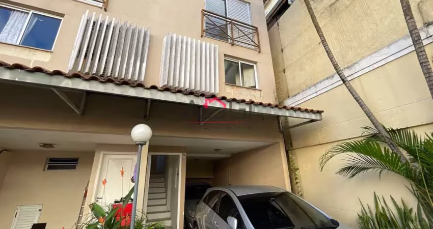 Casa em condomínio fechado ? 2 dorms, 2 vagas ? piscina e churrasqueira
