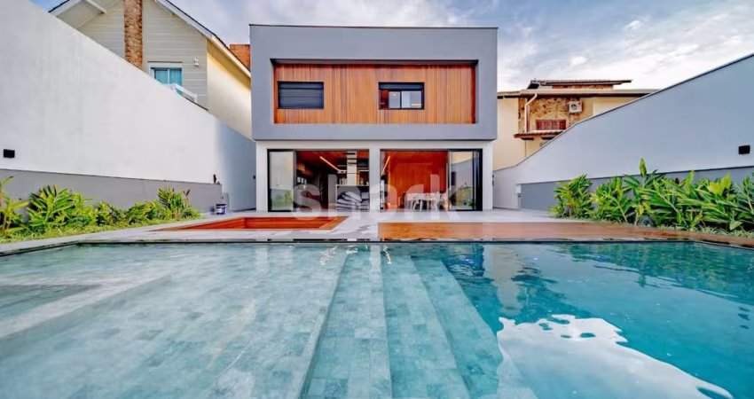 Casa para venda por R$ 5.600.000,00 em Alphaville,  Santana de Parnaíba-SP