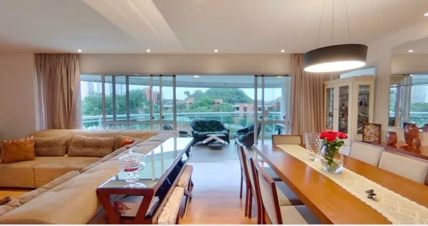 Apartamento à venda por R$ 3.300.00,00 em Alphaville, Barueri-SP