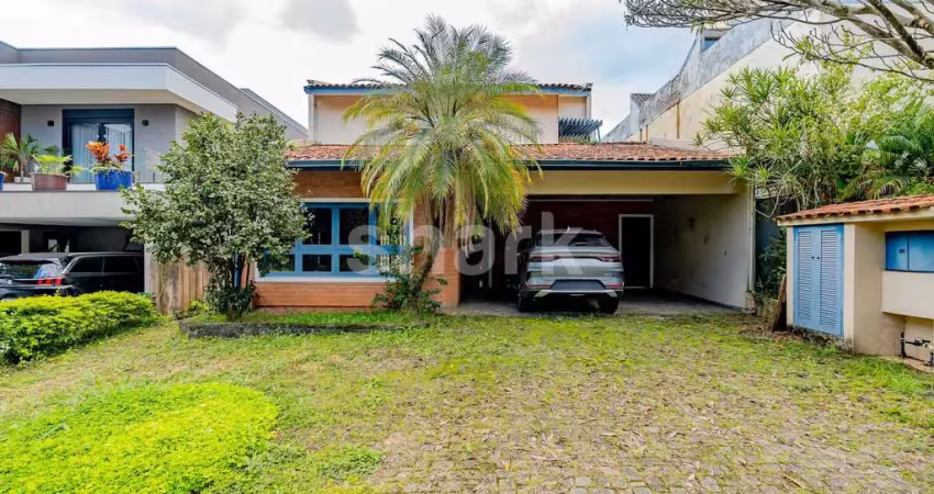 Casa à venda por R$ 2.200.000,00 em Alphaville, Santana de Parnaíba-SP