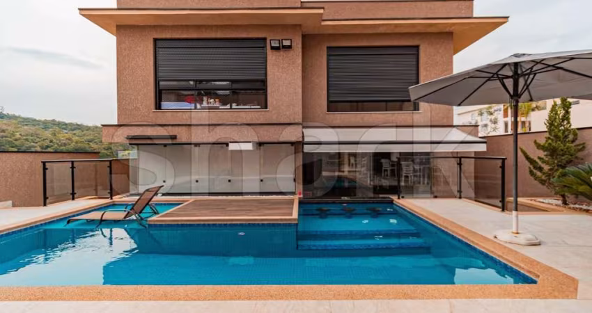 Casa à venda por R$  4.000.000,00 em Alphaville, Santana de Parnaíba-SP