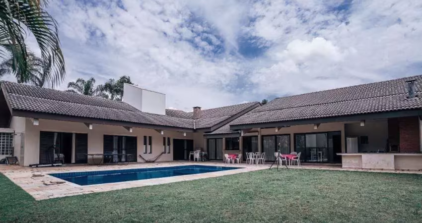 Casa à venda por R$ 3.800.000,00 em Alphaville, Santana de Parnaíba/SP