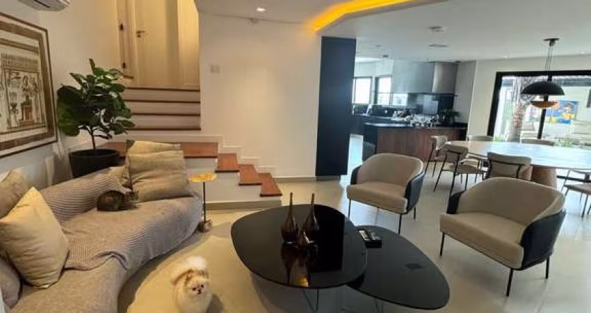 Casa à venda mobiliada por R$4.400.000,00 em Alphaville, Santana de Parnaíba-SP