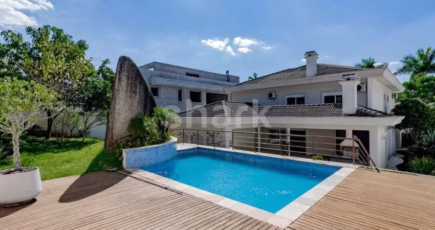Casa à venda por R$ 9.700.000,00 em Alphaville, Santana de Parnaíba-SP