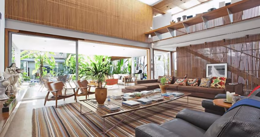 Casa para venda por R$ 12.200.000,00 e locação por R$ 52.000,00 no Alto de Pinheiros, São Paulo, SP