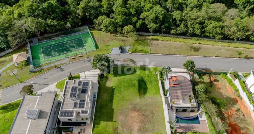 Terreno para venda por R$1.650.000 em Alphaville, Santana de Parnaíba, SP.