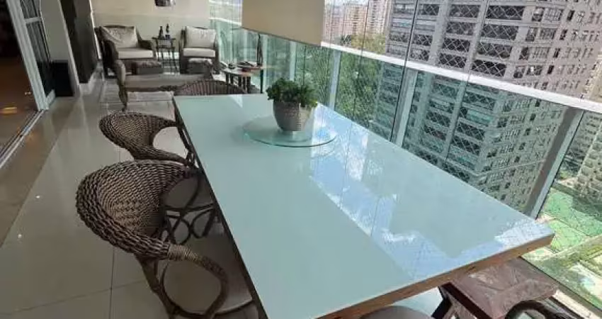 Apartamento MOBILIADO para locação no Centro de Alphaville, Barueri, SP