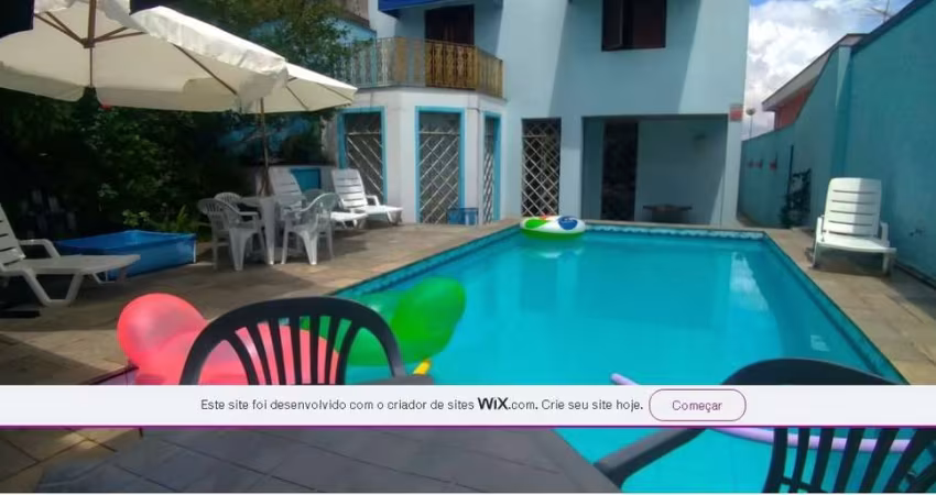 Casa de Luxo na Vila Ré: 3 Quartos, 3 Suítes, 5 Banheiros, 4 Vagas de Garagem e 426m² de Área em São Paulo-SP.