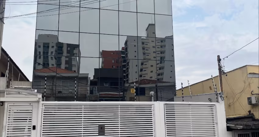 Prédio comercial para locação com estrutura pronta para uso imediato.