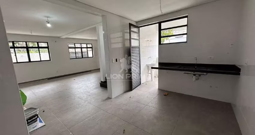 OPORTUNIDADE, Sobrado à venda de 3 quartos, 1 suíte no Bairro Vila Belmiro