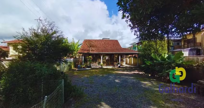 Casa com 3 dormitórios à venda na Av. Celso Ramos, 103 m² por R$ 580.000 - Cambiju - Itapoá/SC