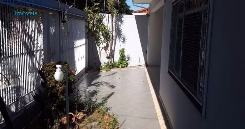 CASA TERREA - OTIMA PLANTA- 220 M2 DE AREA CONSTRUIDA.