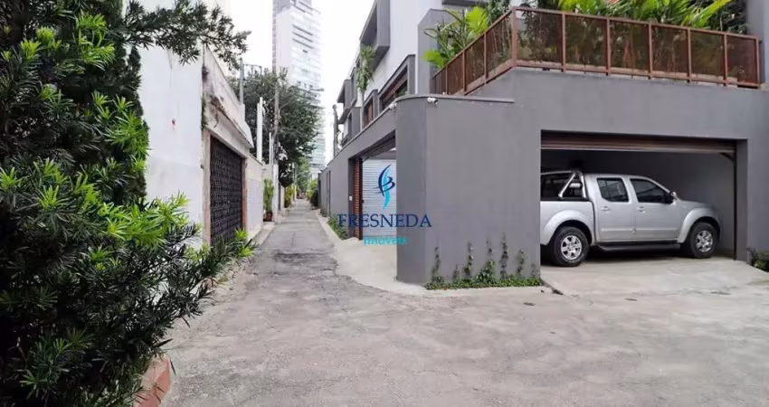 Casa (Casa Padrão) para Venda, 4 dorm(s), 3 suite(s), 2 vaga(s), 250 m²
