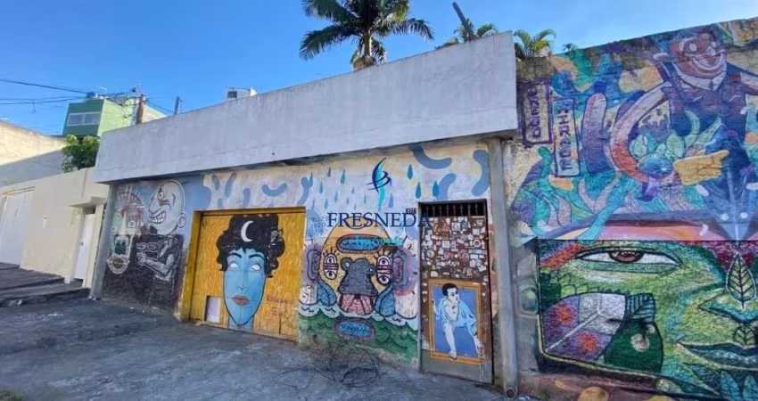 Casa (Casa Padrão) para Venda, 4 dorm(s), 6 vaga(s), 180 m²