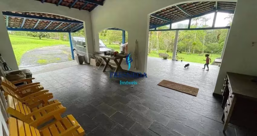 Sítio para venda, casa-sede: 4 dorms, 2 suites, 300 m²