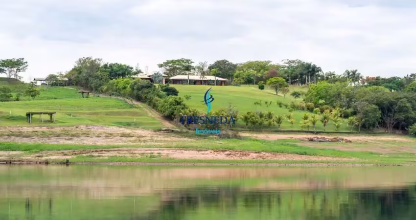 Maravilhosa casa na beira da represa de delfinópolis
