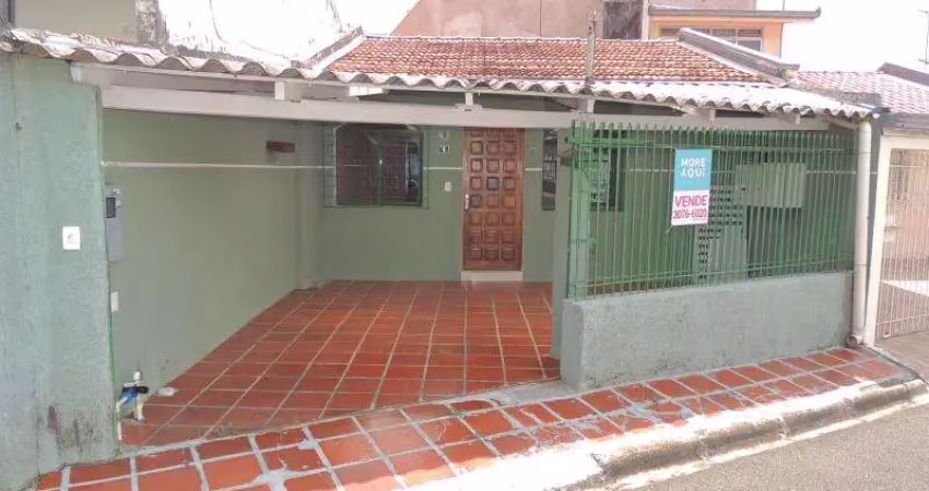 CASA EM CONDOMÍNIO NO CAJURU, COM 02 QUARTOS, 01 VAGA.