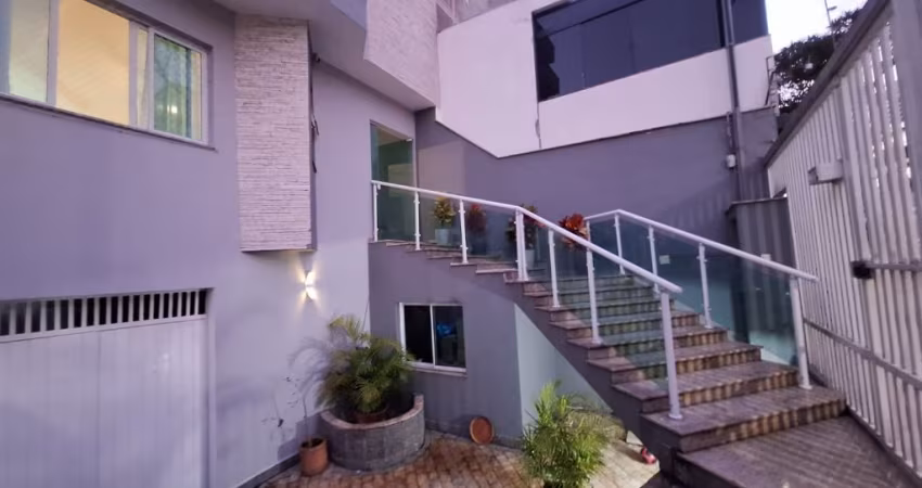 Sobrado com 3 suítes, 5 vagas e cozinha planejada – Próximo ao metro Vila Matilde – 177m²