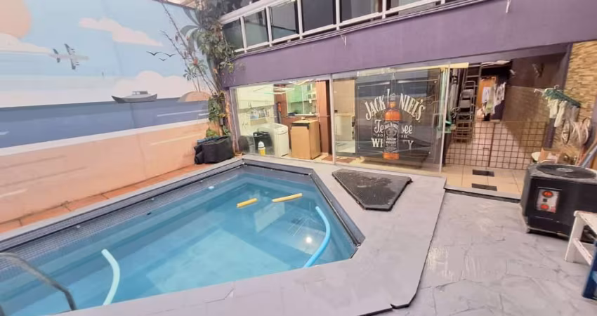 Sobrado com  Piscina, 3 quartos, 1 suíte, 3 vagas , 180m²