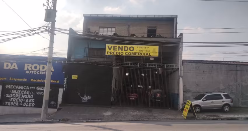 Galpão em um terreno, situado à Avenida Rio das Pedras