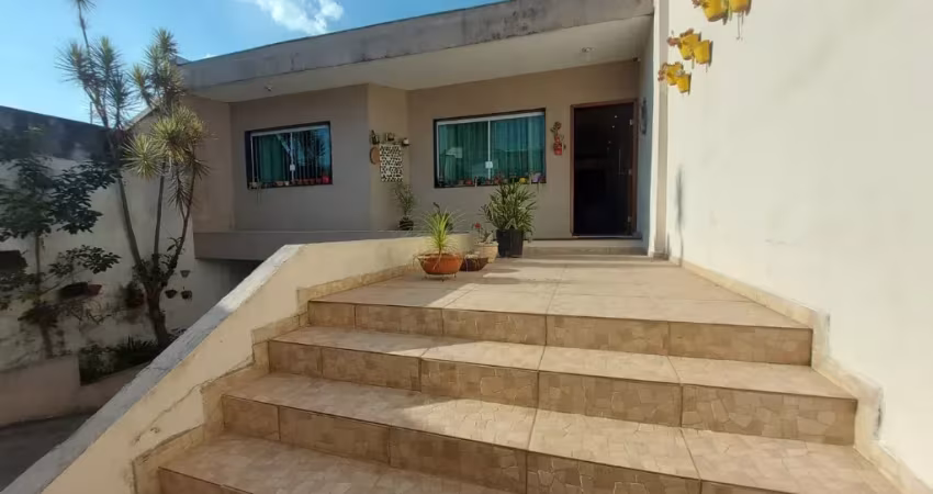 Casa à Venda com 287m² 3 Quartos 3 Banheiros e 14 Vagas Vila Matilde
