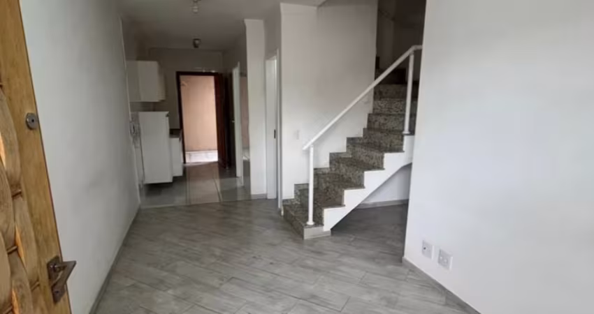 Belíssimo Sobrado Triplex em Condomínio Fechado – Penha