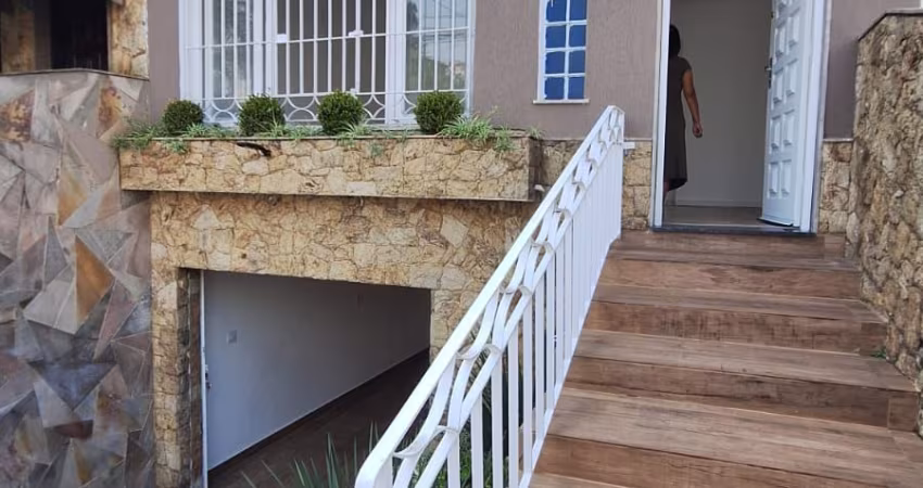 Sobrado de alto padrão de 180m2 de área construída.