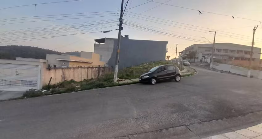 Ótimo terreno de esquina
